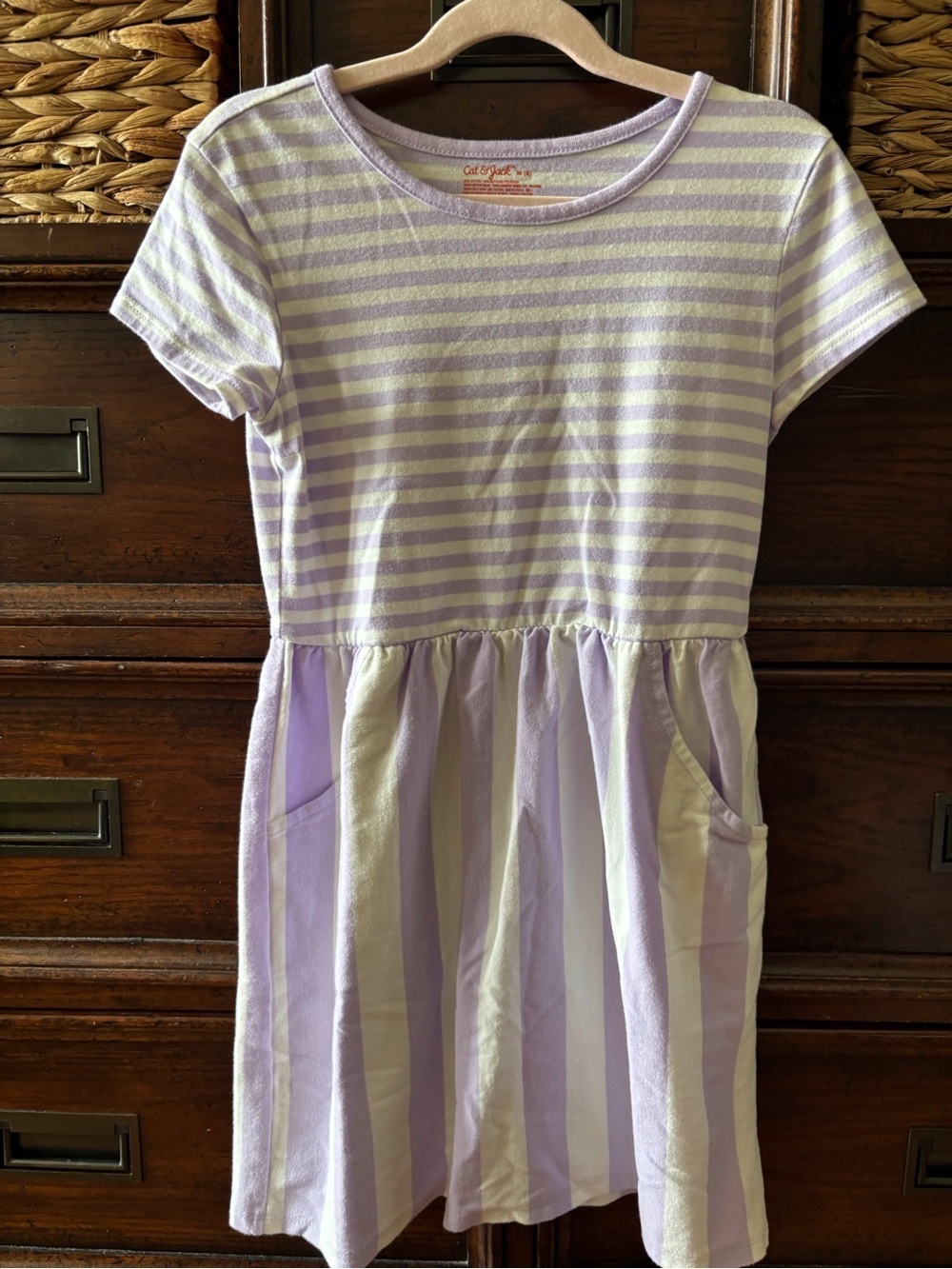 Cat & Jack Girls' Lavender Striped Short-Sleeve Dress in size M